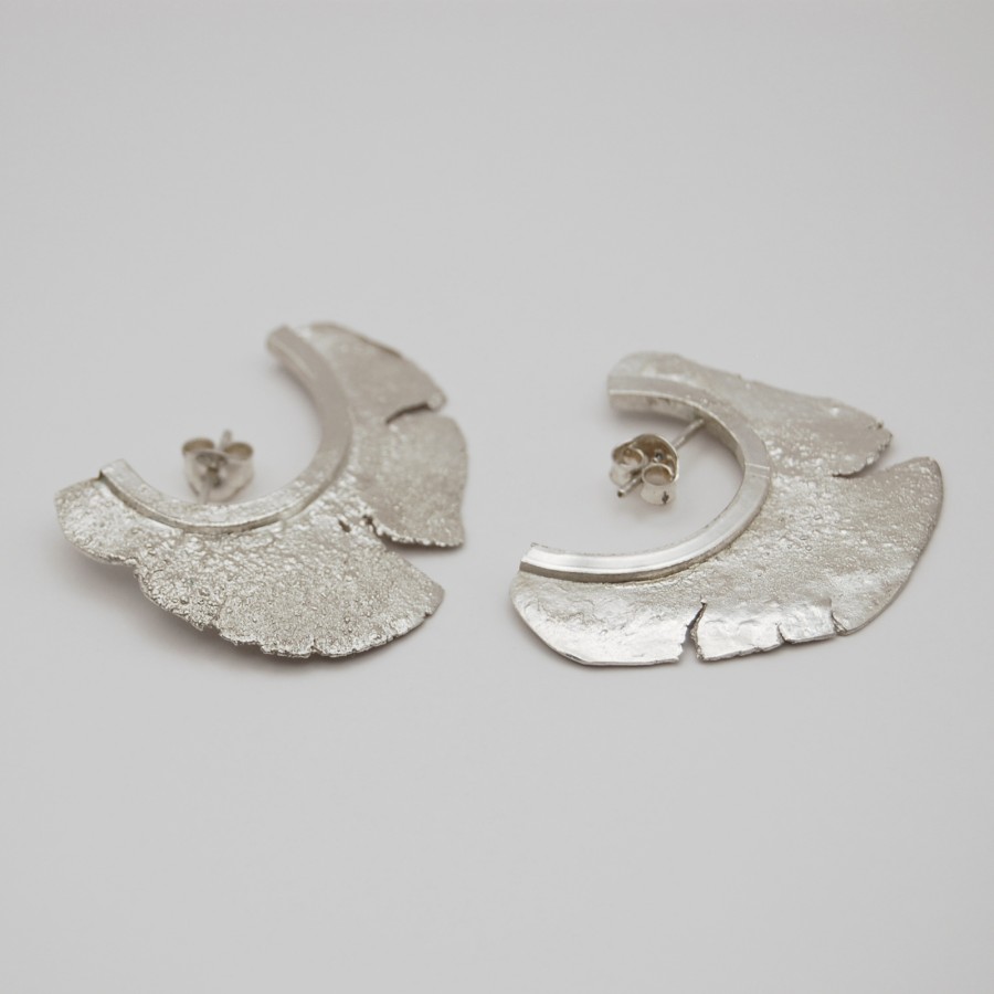 Flat medusa earrings