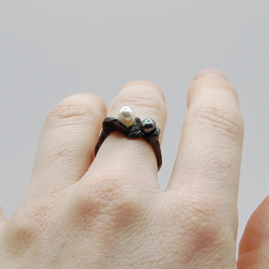 Ring with the pearls