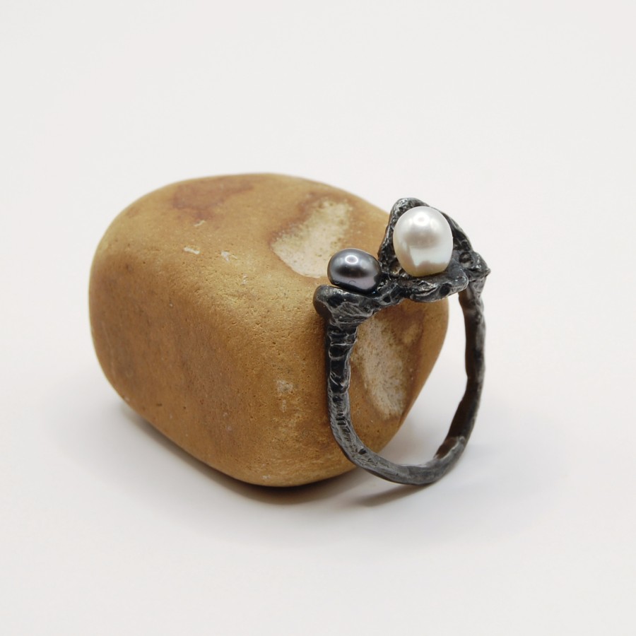 Ring with the pearls